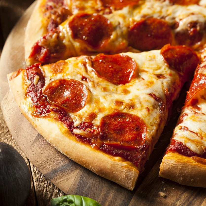 Abiertos todos los días de carnavales #pizza  #pidebordequeso #chichospizza #pidetupizzafavorita #pizzaalleño #causeway #amador #islaperico #lamejorpizza #yummi #eligetupizzafavorita #creatupizza #petsfriendly #petsfriendlypanama #visitpanama #vamosalcauseway #panama #panagram