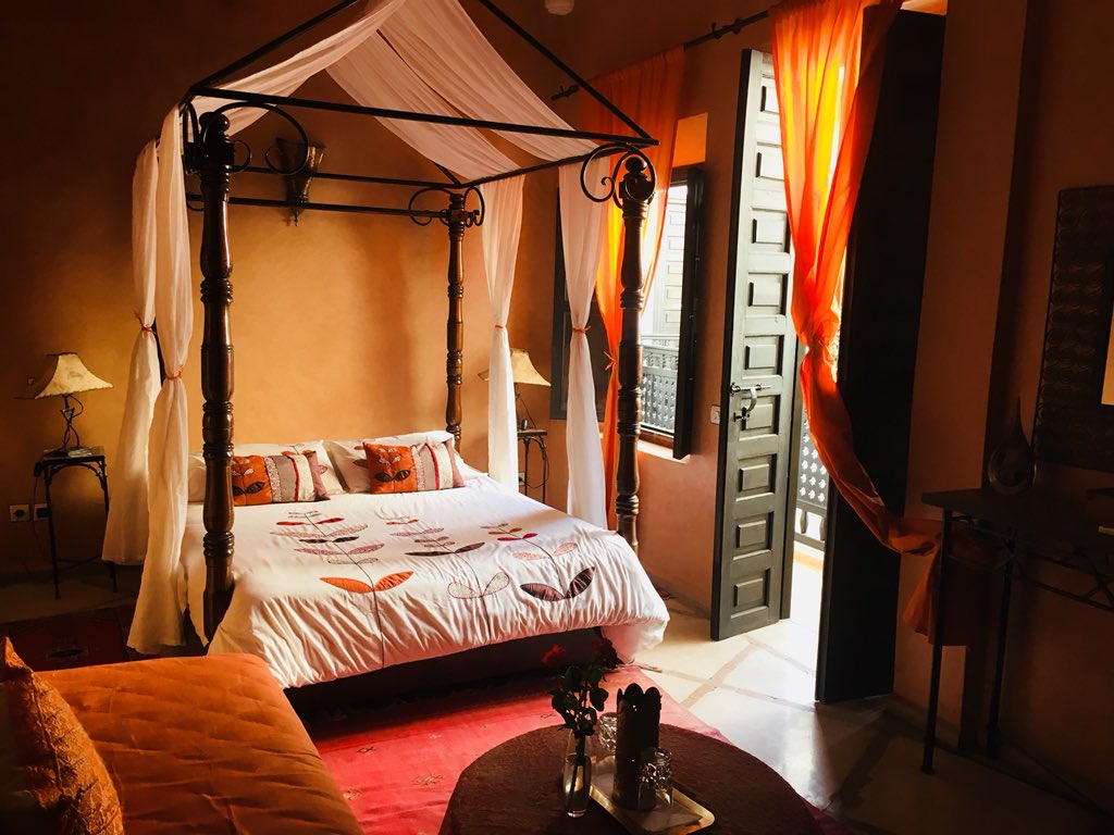 Valentines Day romance <a href="/LesTroisMages/">Les Trois Mages</a> 
Only 1 room remaining.........Book now lestroismages.com