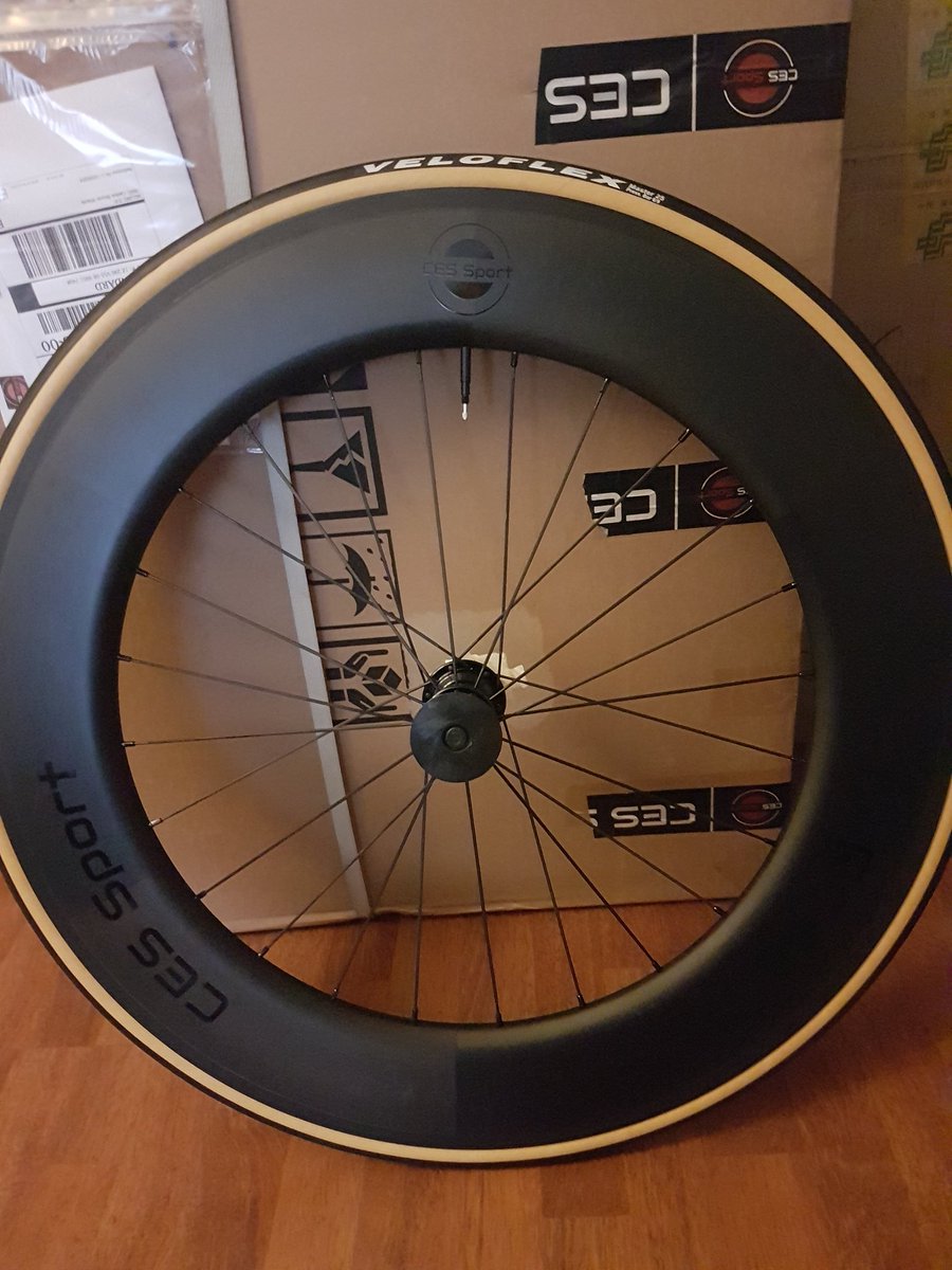 NorthRoadCycles's tweet photo. Really pleased with this combo of @CES_Sport carbon wheels and veloflex tyres. This is for the TT bike but the same tyres and black finish is going on @jonoace 's aeroracer. #cycling #triathlon #sportive #bikeporn #buybritish #tanwalls https://t.co/HLACbSp8hb
