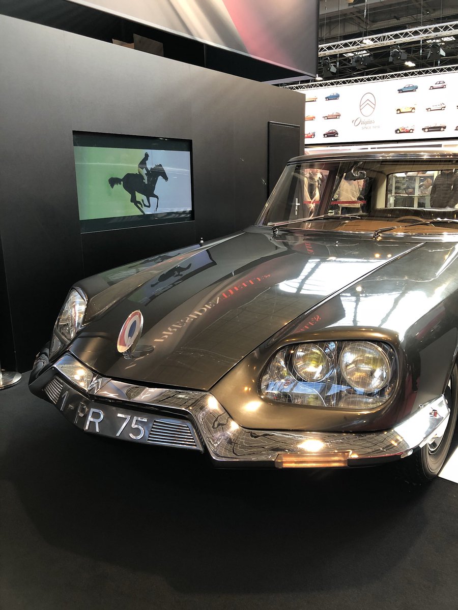 JulienSteimer's tweet photo. Pour assurer votre #auto de #collection, l’agent Patrick Chaussat #AXA #SudOuest vous attend à #Retromobile2018. Le n•1 de la #voiture #passion, c lui ! @Jacques2Peretti @Delphmaison @serge_morelli #pub https://t.co/wez4Gfr8Jp https://t.co/2OalFFob1Q