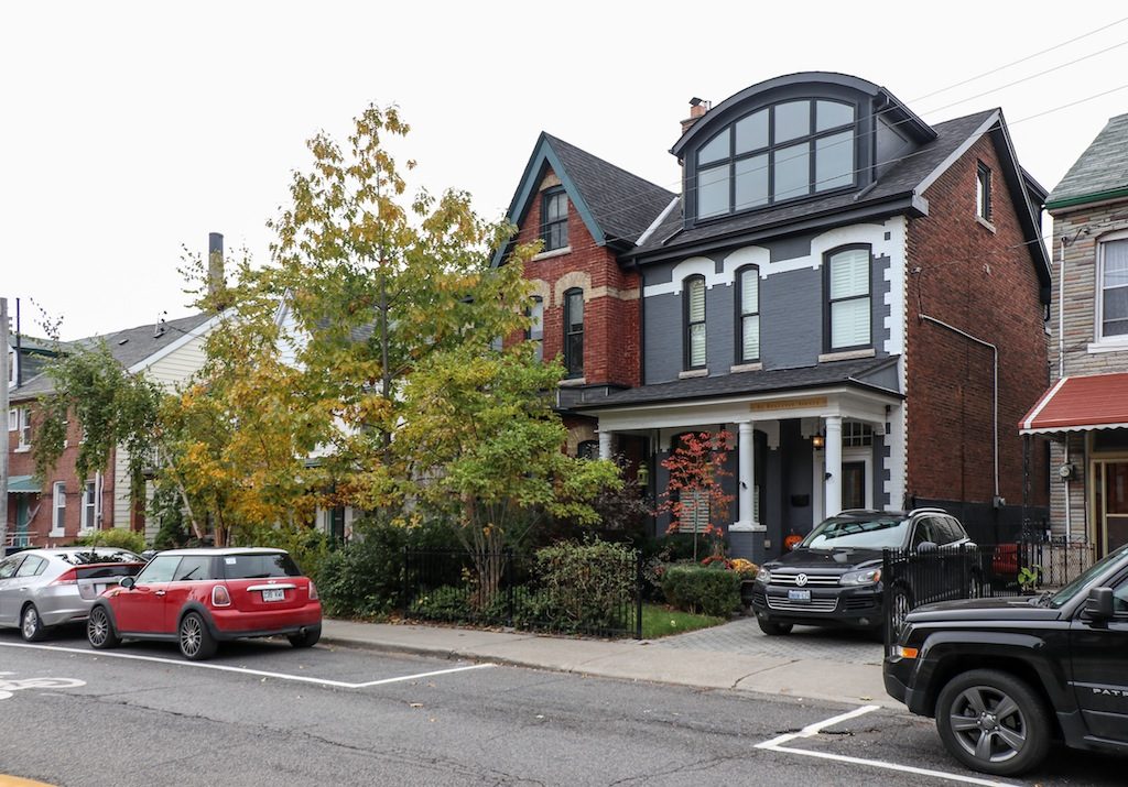 BuzzBuzzHome's tweet photo. As Canada’s new mortgage rules impact home buying, here’s where industry experts think prices are headed: https://t.co/BzlpGWrKYp #cndre https://t.co/FNxDMNitw2