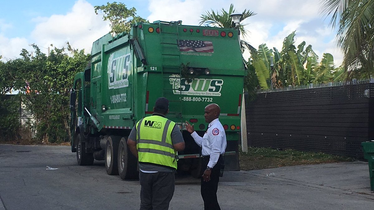 Trapped inside trash truck, man is crushed by compactor bit.ly/2ETJjk1 https://t.co/dHNJHuNjBd