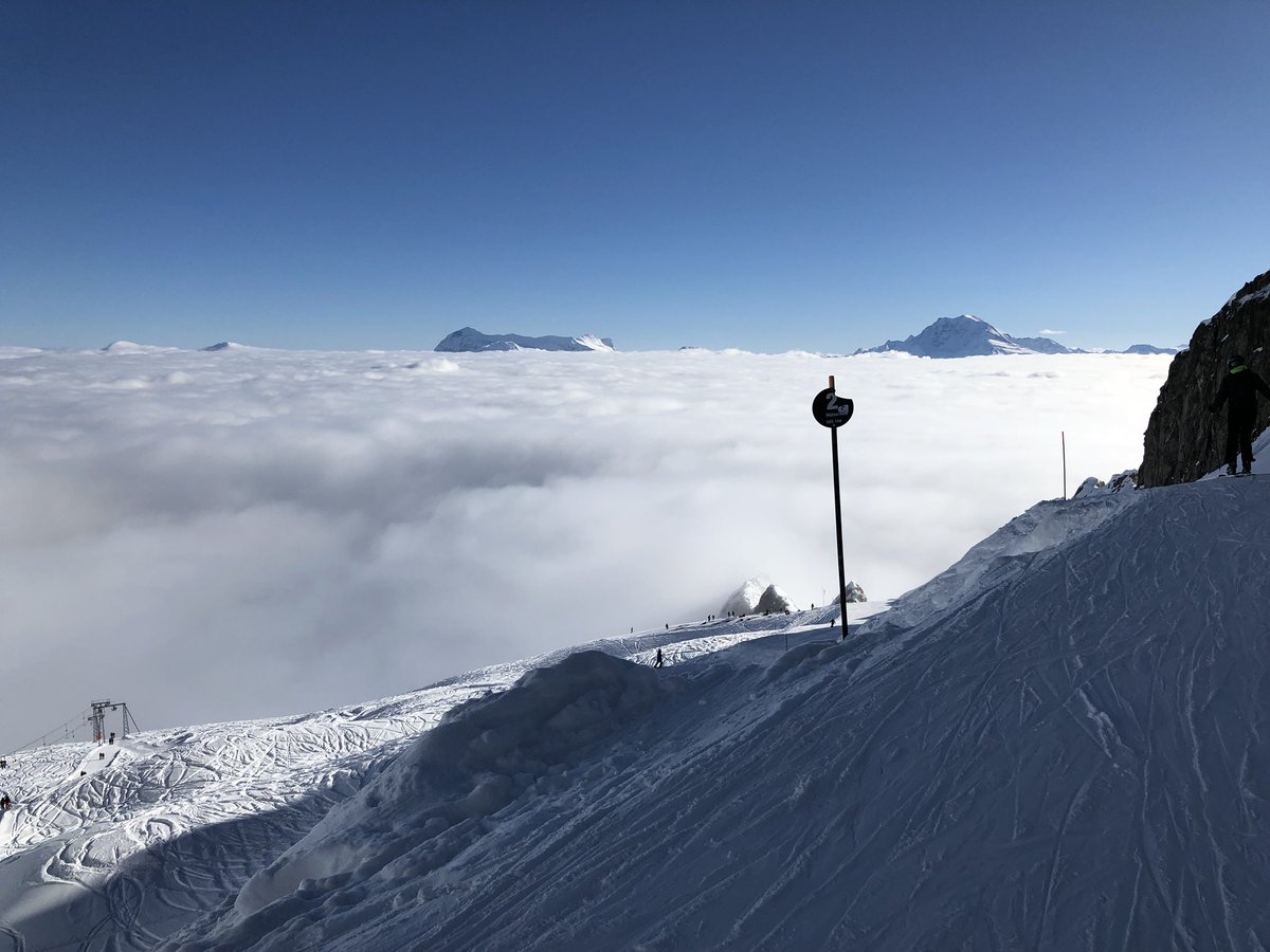 #belalp: once you mastered the ski pull lift from hell (440m alt diff, mean left turn, 15mins), you get a glimpse on the doors to heaven. <a href="/Zamil__/">Zamil</a>