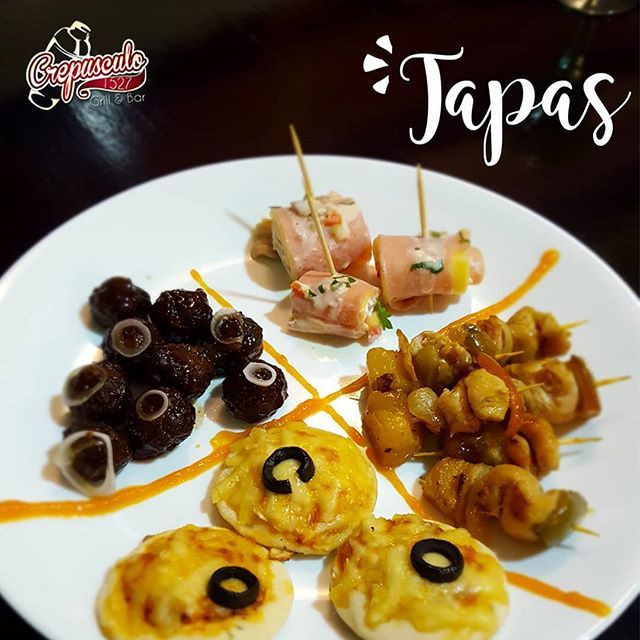 Crepusculo1527's tweet photo. Una degustacion de nuestras tapas... ¿Te provoca? Hoy te esperamos desde las 11:30am, nuestra cocina está lista con todo los sabores característicos de crepúsculo. °

Ven a conocer nuestro variado menú. °

#crepusculo1527 #crepusculo #restobar #restaurant #tapas #comidagourm… https://t.co/y50zNKrtWj