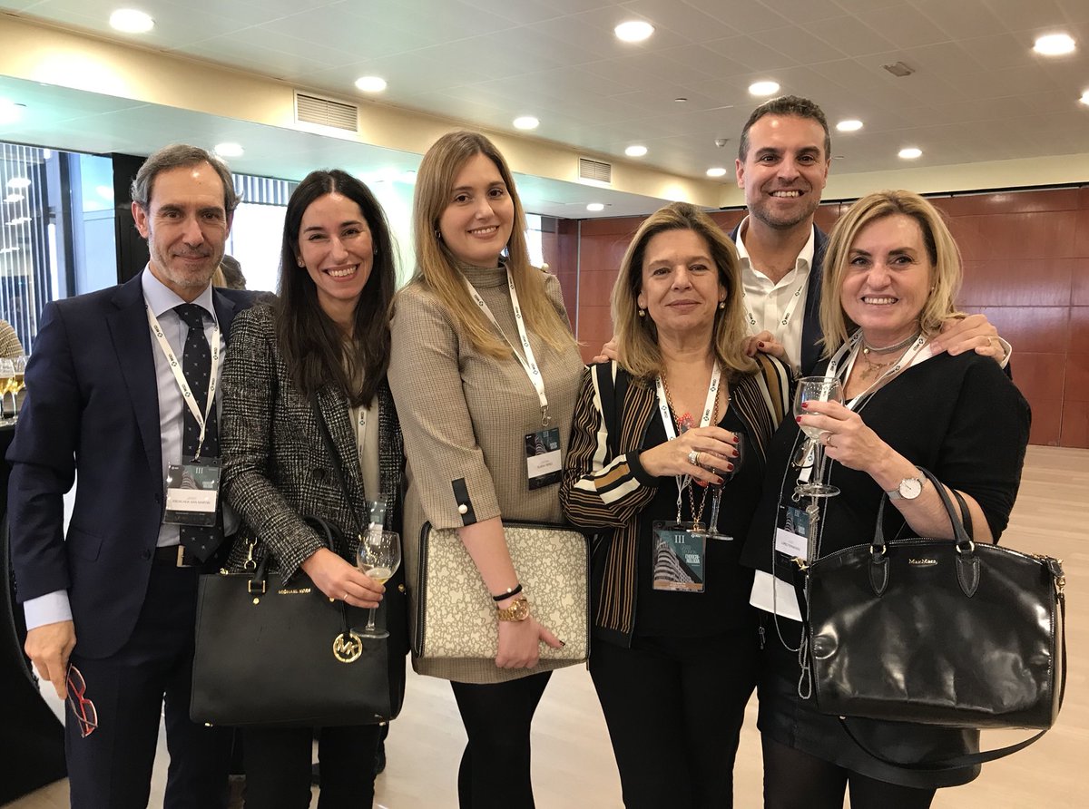 CristobMorales's tweet photo. Fin de #EndoUpdate18 así entre amigos da gusto aprender... @VirBellido @cristinatejerap @Judithendo @sandradurandoc @fjavesc https://t.co/DkUxAsBiH6