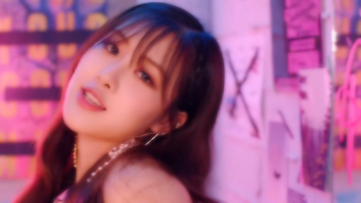 blink__k's tweet photo. ちぇよんセンイル！
축하해 ! \( ˆoˆ )/♡

#RosiePosieDay https://t.co/1qaSQHOPO9