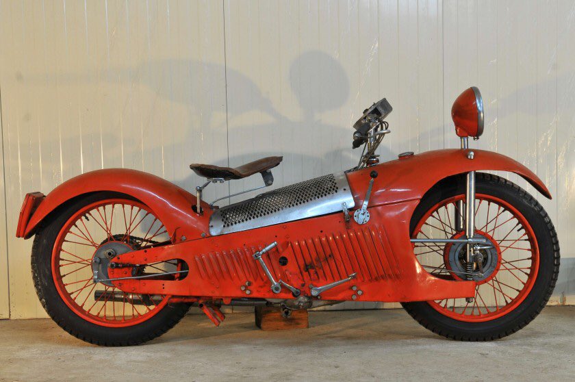 Artcurial's tweet photo. #LotAlert 1931 Majestic 350 sold for 81 056 € with premium ! Almost 3 times the estimate ! #retromobile #retromobile2018 #artcurialmotorcars https://t.co/yv1UIPDQ3d