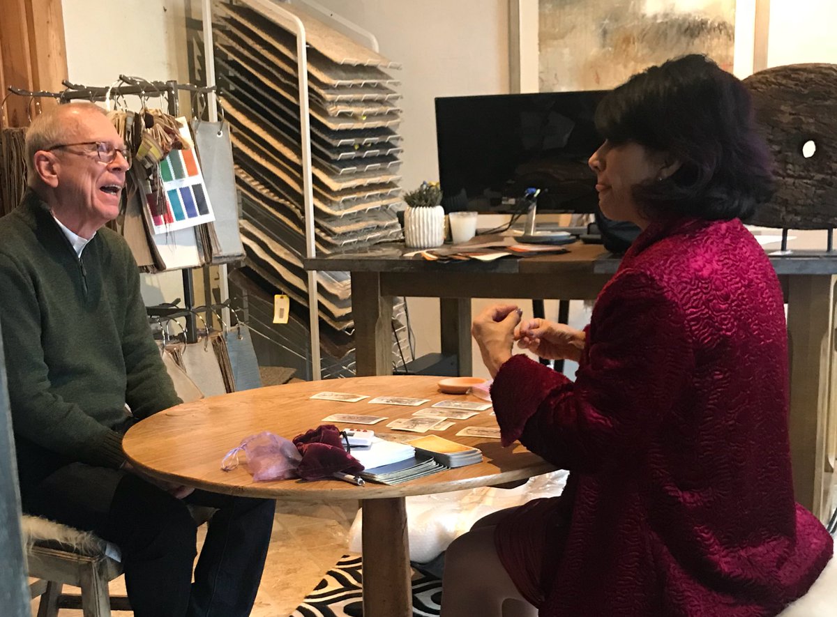 bdjeffriesatl's tweet photo. Tarot readings at @bdjeffriesatl today.💗Everyone is walking out and saying the same thing. “Wow.” #RhondaGeraci https://t.co/bJRreF2bUn