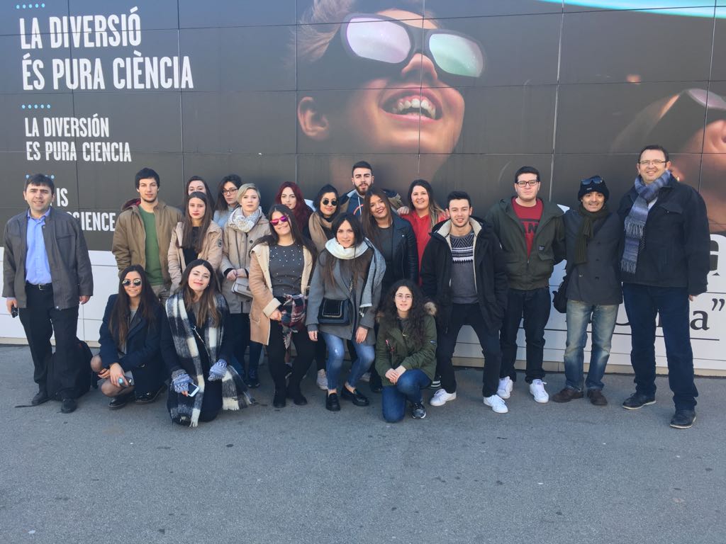 rafaelpilar3's tweet photo. @AnicetoRamirez @SJCalasanz @campsoscar @openarms_fund @CosmoCaixa_CAT @cbadalones Zorionak @AnicetoRamirez por la calidad de la primera fase de #Ibericus2018 . Esta edición ha consolidado el proyecto. El alumnado está feliz de haber participado y se ven capaces de comerse el mundo. Están lanzados y se sienten más autónomos y competentes.
Merci!

RETO SUPERADO! https://t.co/fVL4VPZBxA