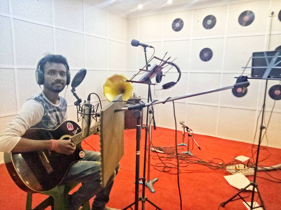 MayurVoiceBank's tweet photo. Mashup song project Mayur's Voice Bank #Audio_Recording_studio #Mayur_Voice_Bank #Jharkhand_Biggest_Audio_Video_Studio #Jamshedpur_Audio_Video_Recording_Studio  #Stay_In_Sur #Stay_Blessed #M_V_B   mob: 8825228702 - 8877177720 https://t.co/wYX35qZjDW