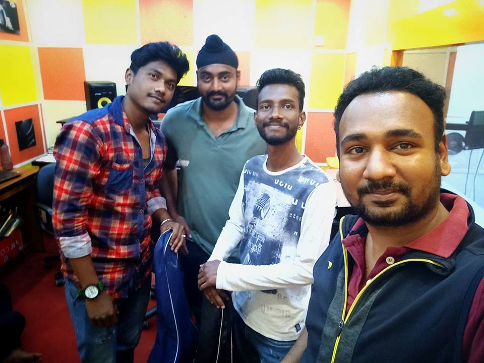 MayurVoiceBank's tweet photo. Mashup song project Mayur's Voice Bank #Audio_Recording_studio #Mayur_Voice_Bank #Jharkhand_Biggest_Audio_Video_Studio #Jamshedpur_Audio_Video_Recording_Studio  #Stay_In_Sur #Stay_Blessed #M_V_B   mob: 8825228702 - 8877177720 https://t.co/wYX35qZjDW