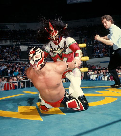 K3VMA's tweet photo. #LEGENDvLEGEND Rey Mysterio apareció en NJPW y retó a Jushin "Thunder" Liger https://t.co/gQh69mFdxi