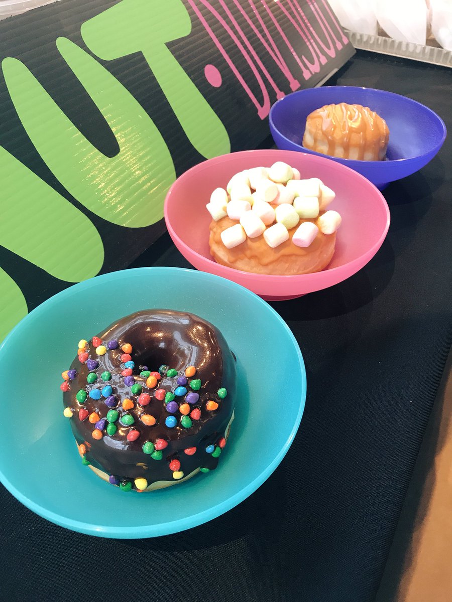CookieLadyYQR's tweet photo. Donuts TODAY! At Blue Rooster Cafe @WErratt in Pilot Butte 9am - 2pm or until sell out.
🍩🍩🍩
#DonutDivision https://t.co/cpbipdBGL7