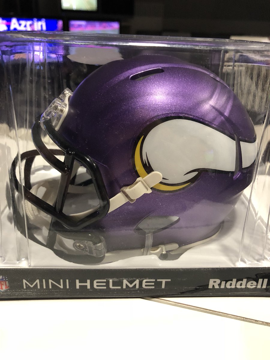100yardas_'s tweet photo. Quieres ganarte este Mini Casco 🏈 Muy Fácil 
1- SÍGUENOS en @100yardas_ 
2-RETTWITEA este Twitt 
Y listo sortearemos este Mini Casco entre todos los que participen. Si ya nos sigues solo tienes que retwittear 😉  @carrusel https://t.co/m4cELYjSqW