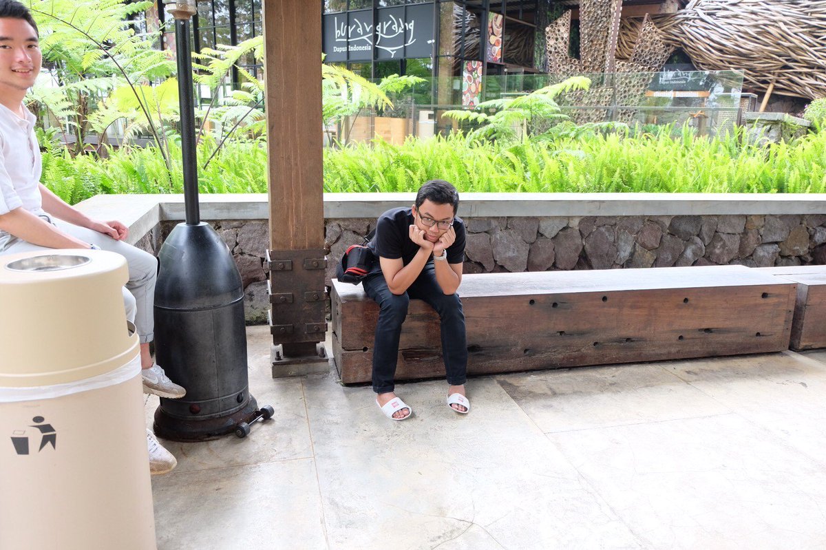 abdillah_f's tweet photo. kira kira lagi mikirin apa ya.. https://t.co/P0BAd9pKC7