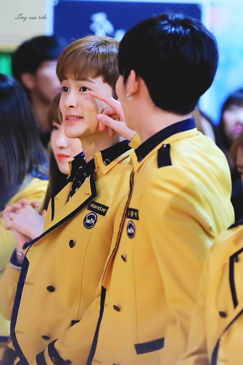 180208 서공예 졸업식
우정포에버 👬

#NCT #NCT127 #NCT_DREAM
#MARK #MARKLEE #마크 #이민형