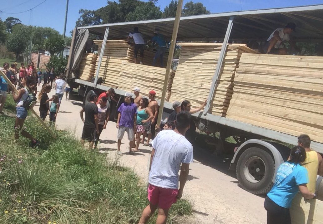 ppasserini's tweet photo. Mañana arranca la construcción de 26 viviendas en el asentamiento #ParquePalermo en @mardelplatamdp en conjunto con el municipio + @TECHOarg + #ModuloSanitario + @MinDesarrolloBA📍Un municipio costero en el cual el 90% de los asentamientos no tiene acceso formal al agua 📍 https://t.co/dlpNpoyAAB