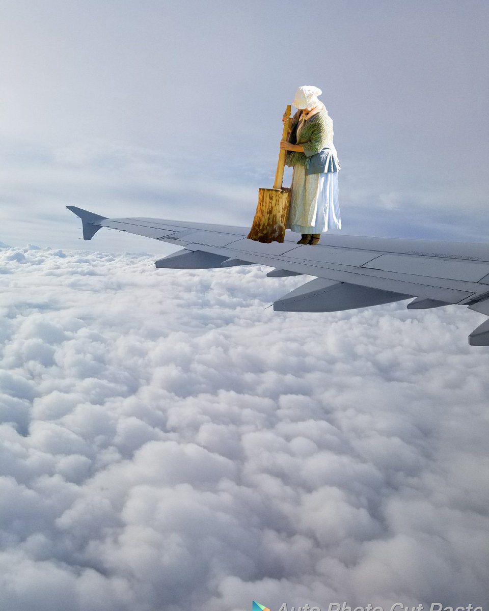 MediaPawz's tweet photo. "I have an announcement to make...theres a colonial woman on the wing, there a woman on the WING churning butter, THERES SOMETHING THEY ARE NOT TELLING US!" #Hawaiibound #aloha #layoverfun #Bridesmaids https://t.co/odrtdIMerC
