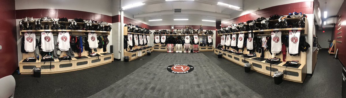 Aquinas Men's Hockey tweet media