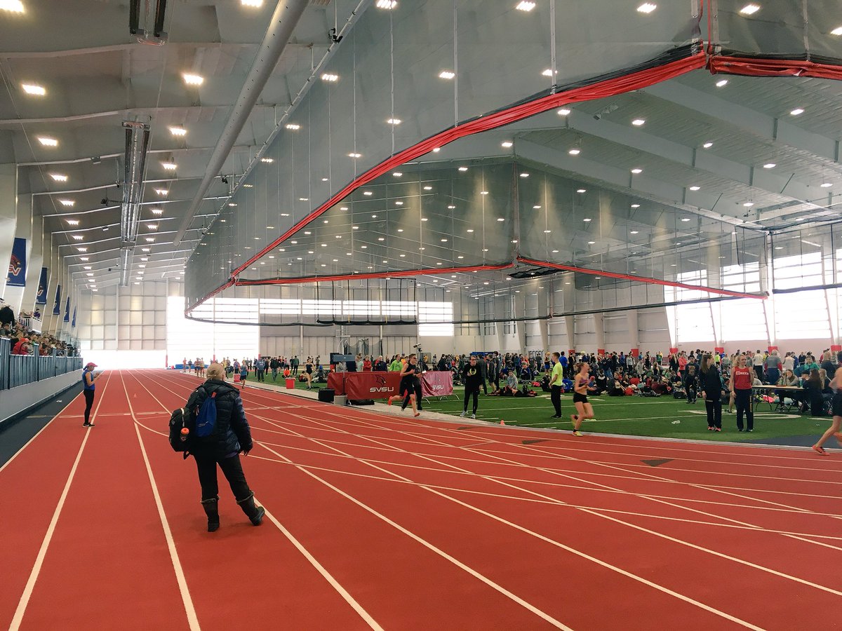 CCXCandTF's tweet photo. Our top varsity runners represented Catholic Central at the SVSU Distance Invitational! Senior @broberts929, Junior @alexxbowling, and Sophomores @aj_dugas and @lperelli43 competed in the DMR race #CCpride #shamrocks https://t.co/r1gg4STgCE