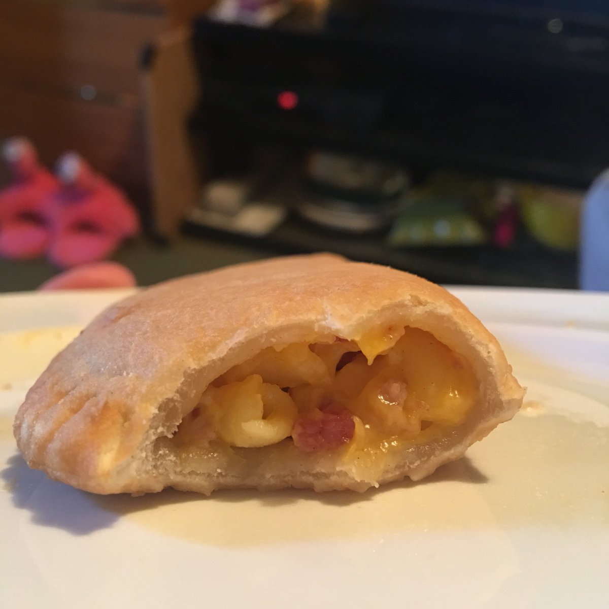 joandsue's tweet image. So bad but so good #bacon #Macandcheese #pizzapocket