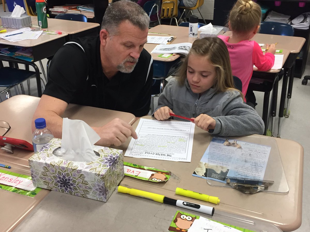 Watch Dog Dad Program at its best. Thank you Roy Wagner for your help in our classroom. <a href="/Emileelittlee/">Emilee Little</a> <a href="/ridgeviewraptor/">Ridgeview Elementary</a> @Kelly_DBHSHOSA