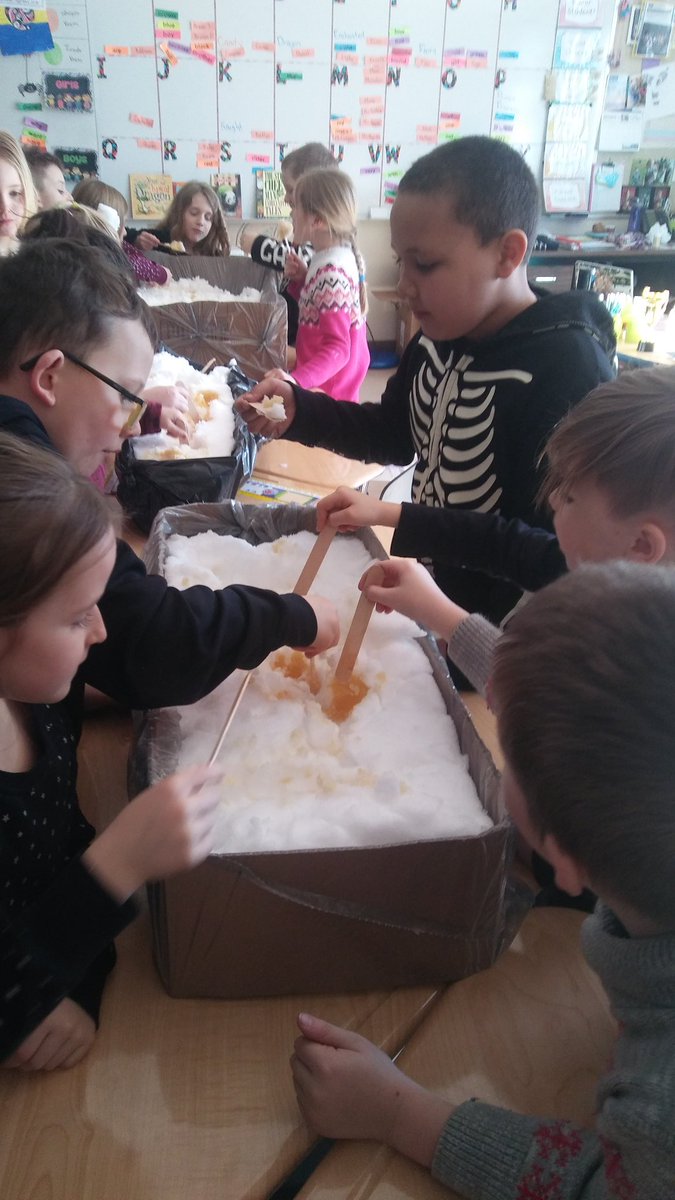 MrsNancyCole's tweet photo. MrsReynold's and MrsCole's classes learned how to roll maple syrup in snow in their Hot Cold science unit. Yummy! @ralph_mccall https://t.co/PvkmyYbySr