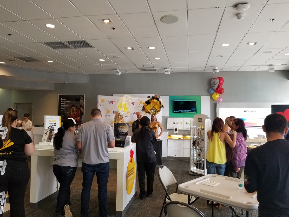 rfuent03's tweet photo. Hialeah 303 is ready for action as always! #SprintSaturday #Business #JustForYouEvent https://t.co/wSDjumucbE