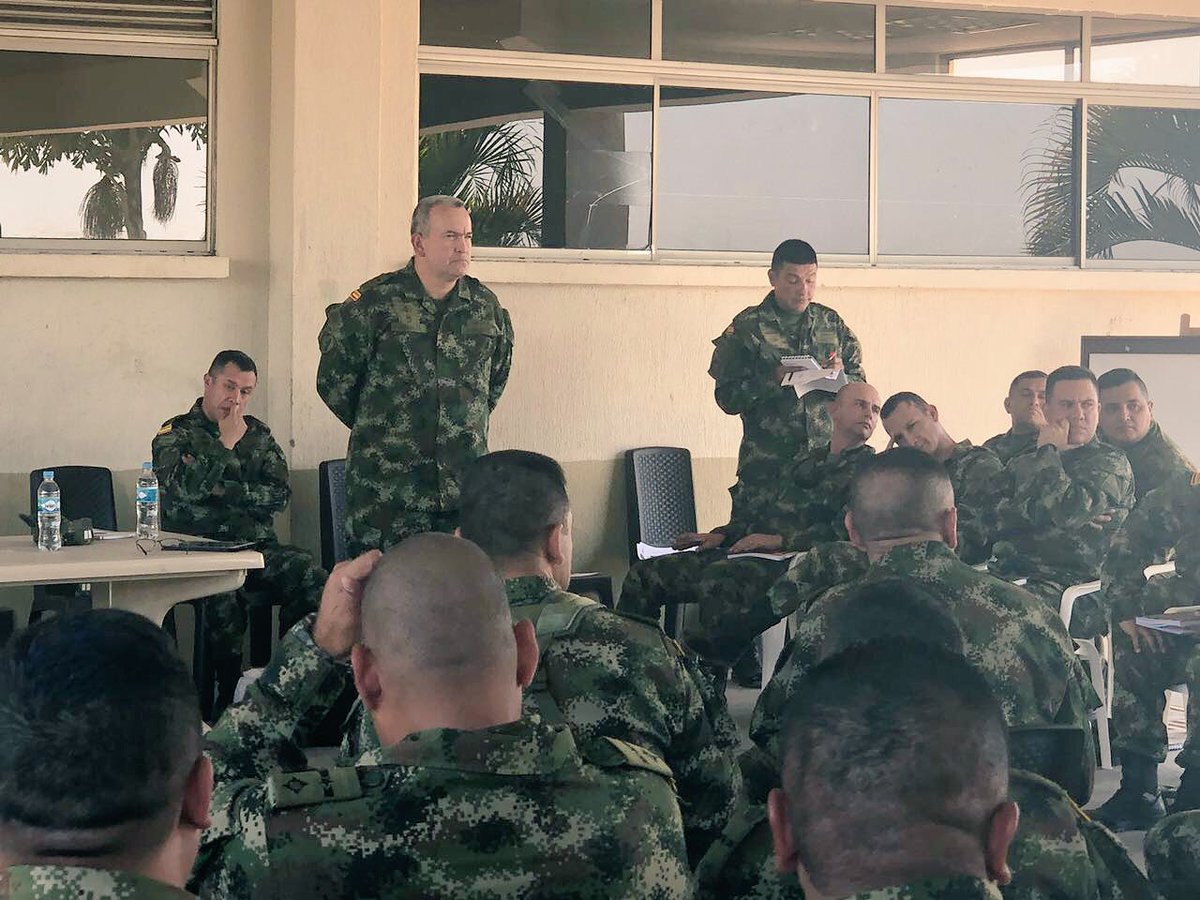 Ejercito_DANTE's tweet photo. #YoSoyDante llegó hasta el municipio de SantaRosa #SurDeBolivar a capacitar a nuestros #HéroesMultimisión de @Ejercito_Div2 en Integridad y Transparencia en las Instalaciones del Batallón de Selva 48 #BASRO 🇨🇴 https://t.co/cElGeQrxTd