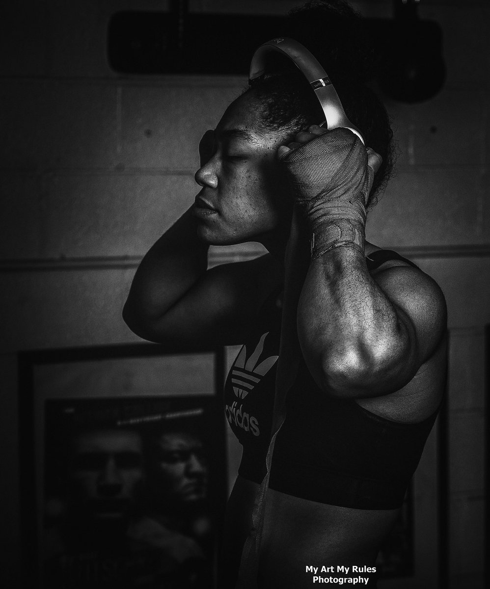 Calm before the battle <a href="/alyciambaum/">Alycia Baumgardner</a> fights for the WBC International Super featherweight title  tonight in Philly Vs Nydia Feliciano #womansboxing #boxing <a href="/Johnathon_Banks/">Johnathon Banks</a>  apple.news/A4gFcCDUBTCaFj…