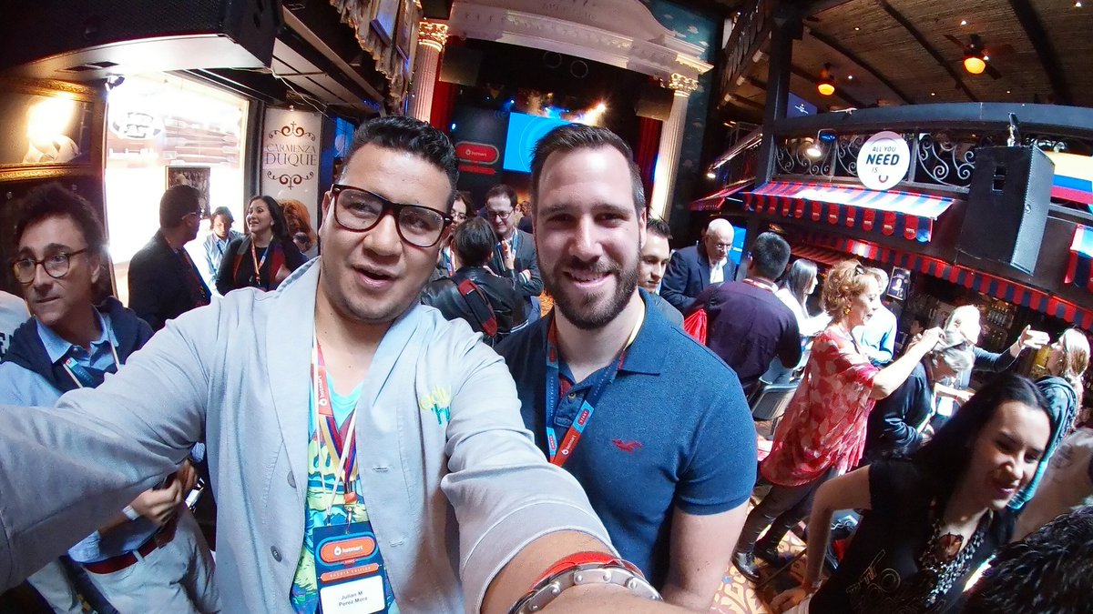 profetaloco's tweet photo. Con estos CRACKS . Inspirador conocerlos chic@s @veroprieto @edgady @geni_ramos 👋🇨🇴👊 gracias @hotmart_es @hotmart por democratizar está vuelta. https://t.co/u4uPFjD4Ec