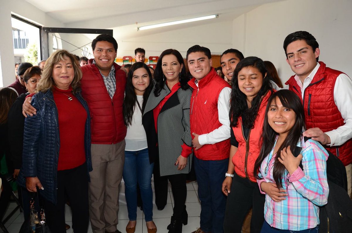 DiegoDiaz_DDC's tweet photo. Los jóvenes nos sentimos respaldados con @CarolinaMonroy_ y por eso, nos sumamos con entusiasmo y compromiso al proyecto que propone para #Metepec.
___________________
#HonestidadNuestraFortaleza
#UnidosPodemos
#LeVamosAMetepec https://t.co/eHv0iJq6Bq