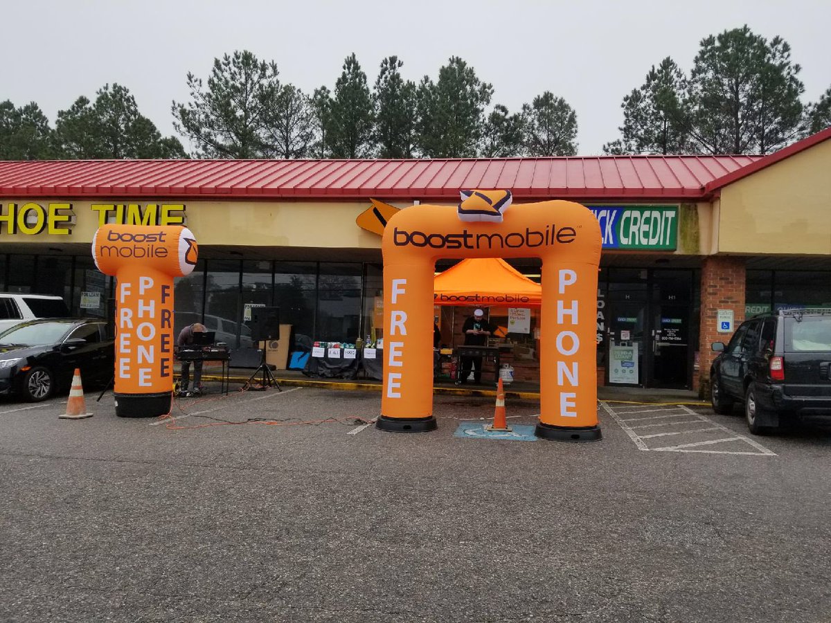tkirk44's tweet image. Another DJ event at Cellular Xperts two Notch rd. Ben is a happy camper on the grill. @shawnatspg @Allison_AWi @chrisawiusa @ThomasSPG