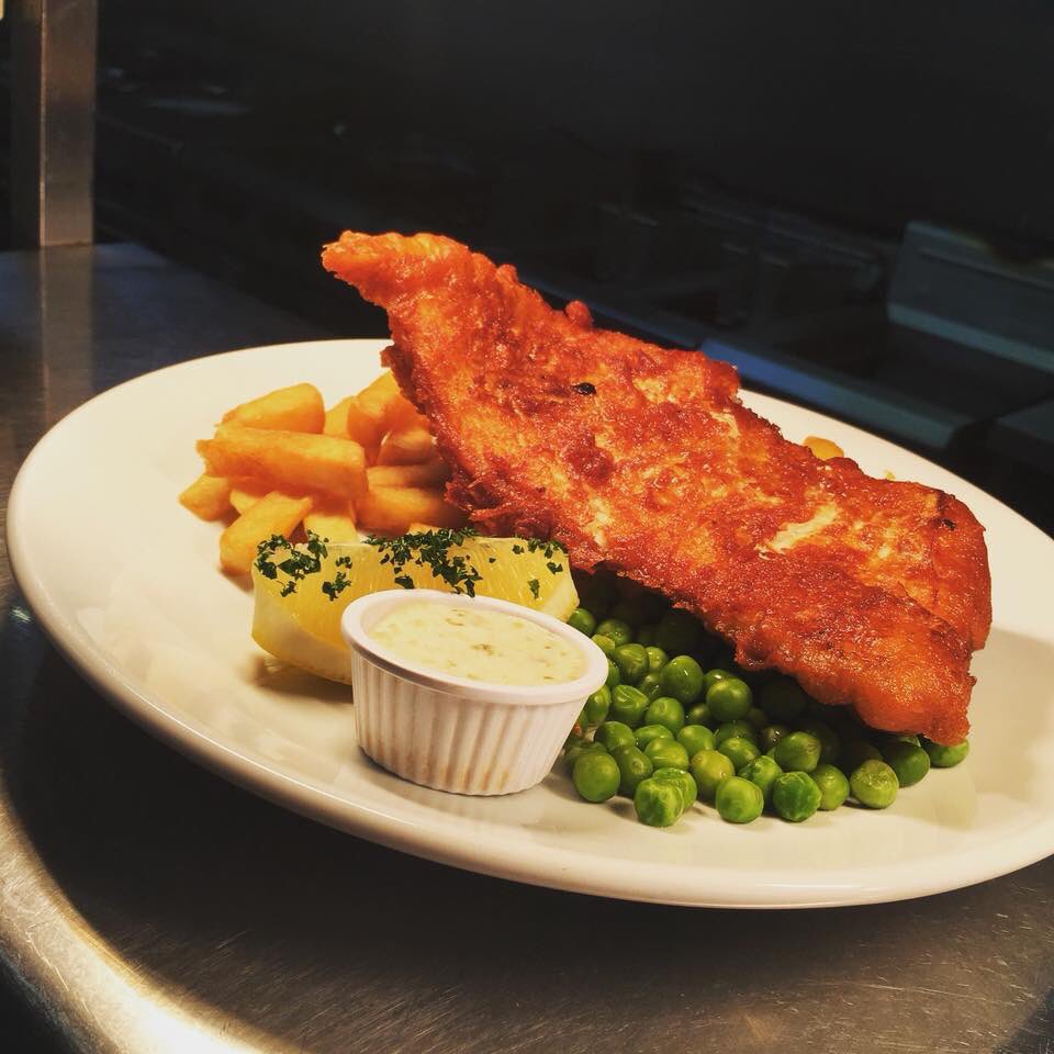 HolmbushInn's tweet photo. Pop down to the Holmbush Inn this evening and enjoy Cornwall's finest fish and chips 🐠🍟😋 #food #foodie #korevbatter @KorevLager https://t.co/1xRT2YchMx