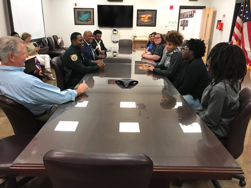 pastormarkburns's tweet photo. What an honor speaking to #FirstServeUSA High School teenagers. Our future American leaders. Thank you @SonnyMaken @PaulVdG & Coach T. @tntpreacherwife https://t.co/t5vGHs6Upb