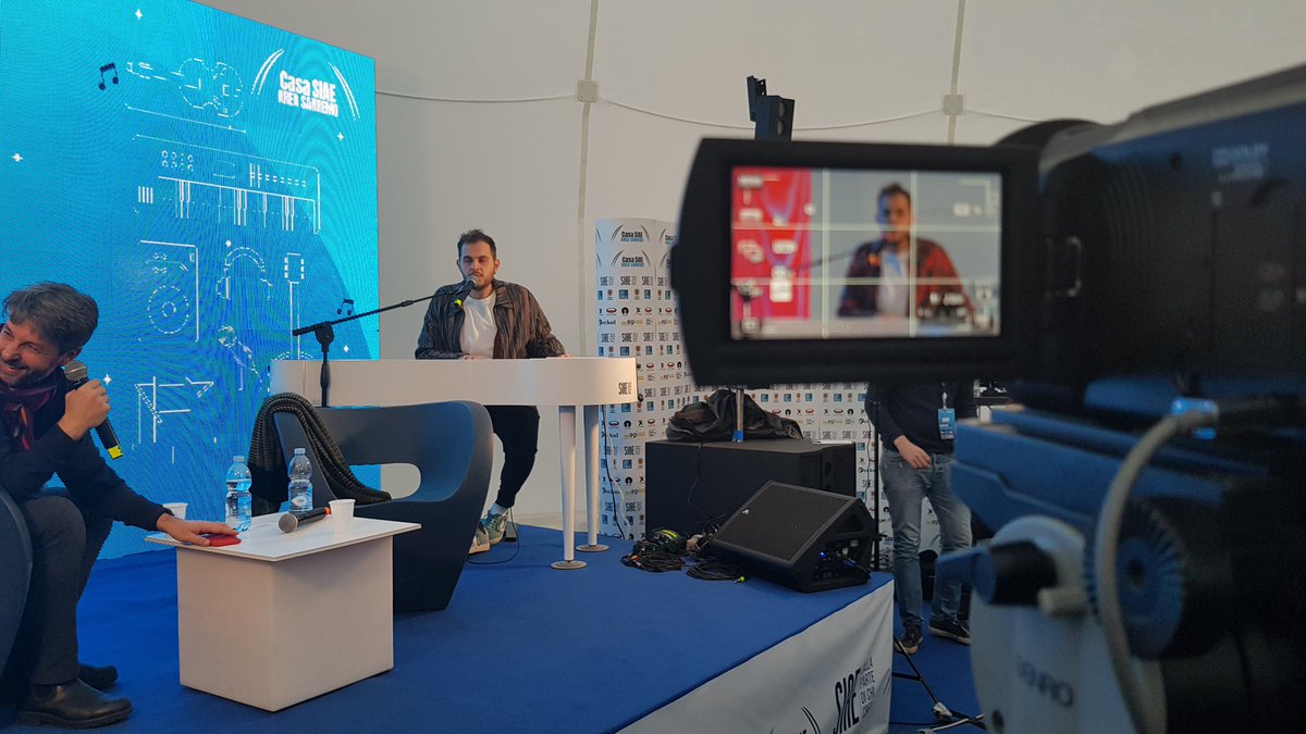 iCompany ® (@icompanymusic) on Twitter photo "Quando siamo saliti sul palco, ci tenevamo stretti e ci siamo dati coraggio!" #CasaSIAE <a href="/Renzorubino/">Renzo Rubino</a> #Custodire "Quando siamo saliti sul palco, ci tenevamo stretti e ci siamo dati coraggio!" #CasaSIAE <a href="/Renzorubino/">Renzo Rubino</a> #Custodire