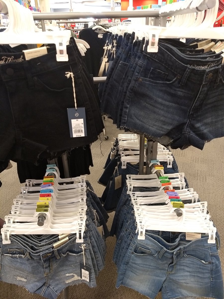 VmLaura13's tweet photo. We are folded, we are edged, we are loving Universal Threads!! #t820 @JenieBrisson @Howard_JoshT @MBCurry22 https://t.co/Rp04ot5eR4