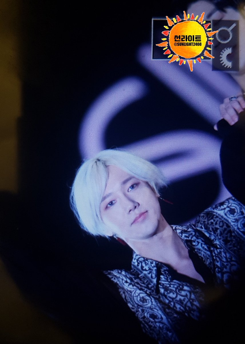 Sunlight2408's tweet photo. 플뷰 180210 #SUPERSHOW7 in Hongkong #SS7INHK #YESUNG #SUPERJUNIOR #예성 #슈퍼주니어 @shfly3424 고생했어요! https://t.co/tpWty4wB7J