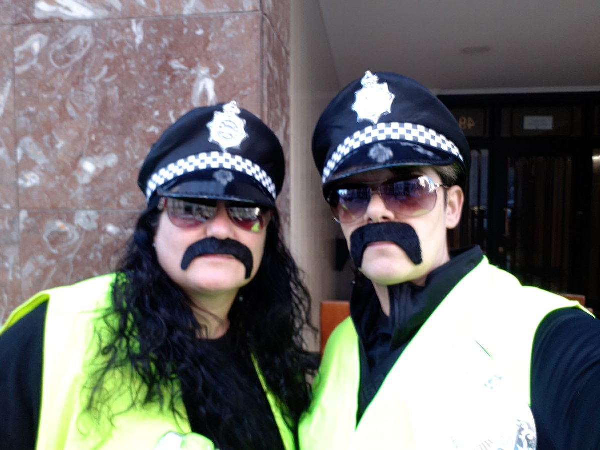 RocMonge's tweet photo. #CarnestoltesPoblenou ...ja estem en marxa a la Rua!!! #Poblenou #Rua #Carnaval #party #fiesta #CarnavalBCN #RamblaPoblenou https://t.co/3hrf9JUjLy