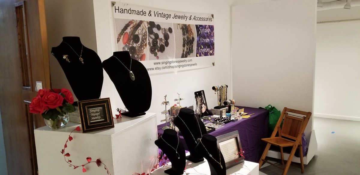 KellyandGeoff's tweet image. We're underway @StoveFactory gallery in #Charlestown. @BosMakerFaire @ArtsinBoston @caschw @BostonDotCom @CambridgeLF @MITCraftFair

#art #craft #valentine #shopsmall #shoplocal