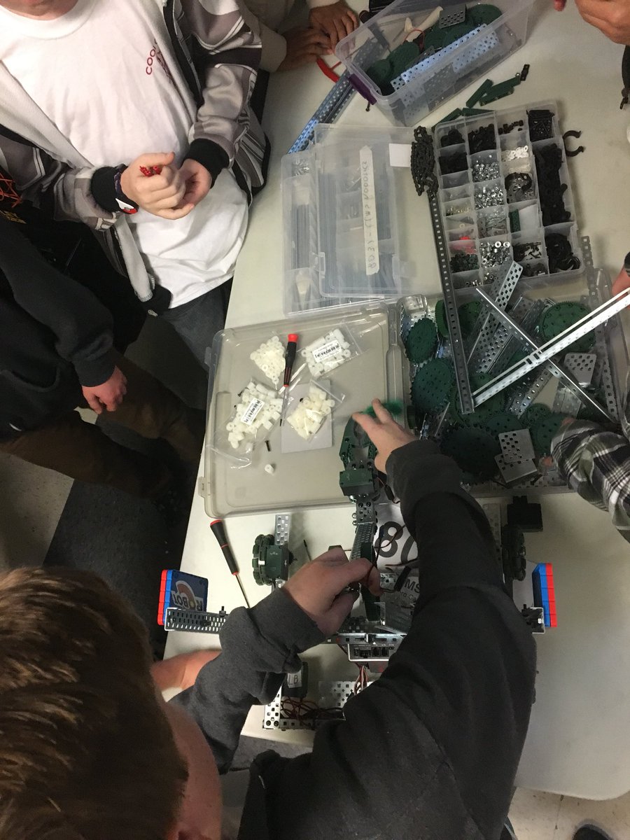 lcms_robotics's tweet photo. Pre inspection rebuild @VEXRobotics @LinderoCanyonMS Ss Work on improvements prior to our last competition of the season @LVUSD #EdTech #scienceEd @cueinc https://t.co/EHE8QdbQaN