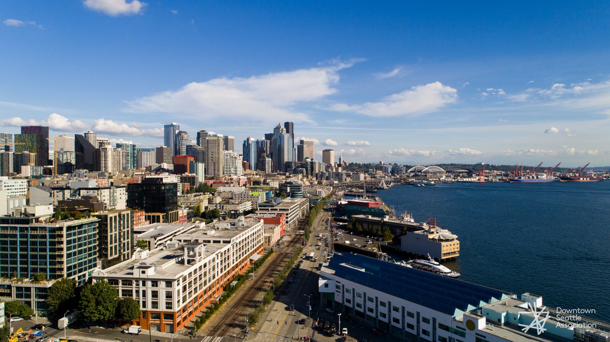 downtownseattle's tweet photo. Nothing beats a sunny #Seattle Saturday! #DowntownSeattle https://t.co/ZcpZCqEH26