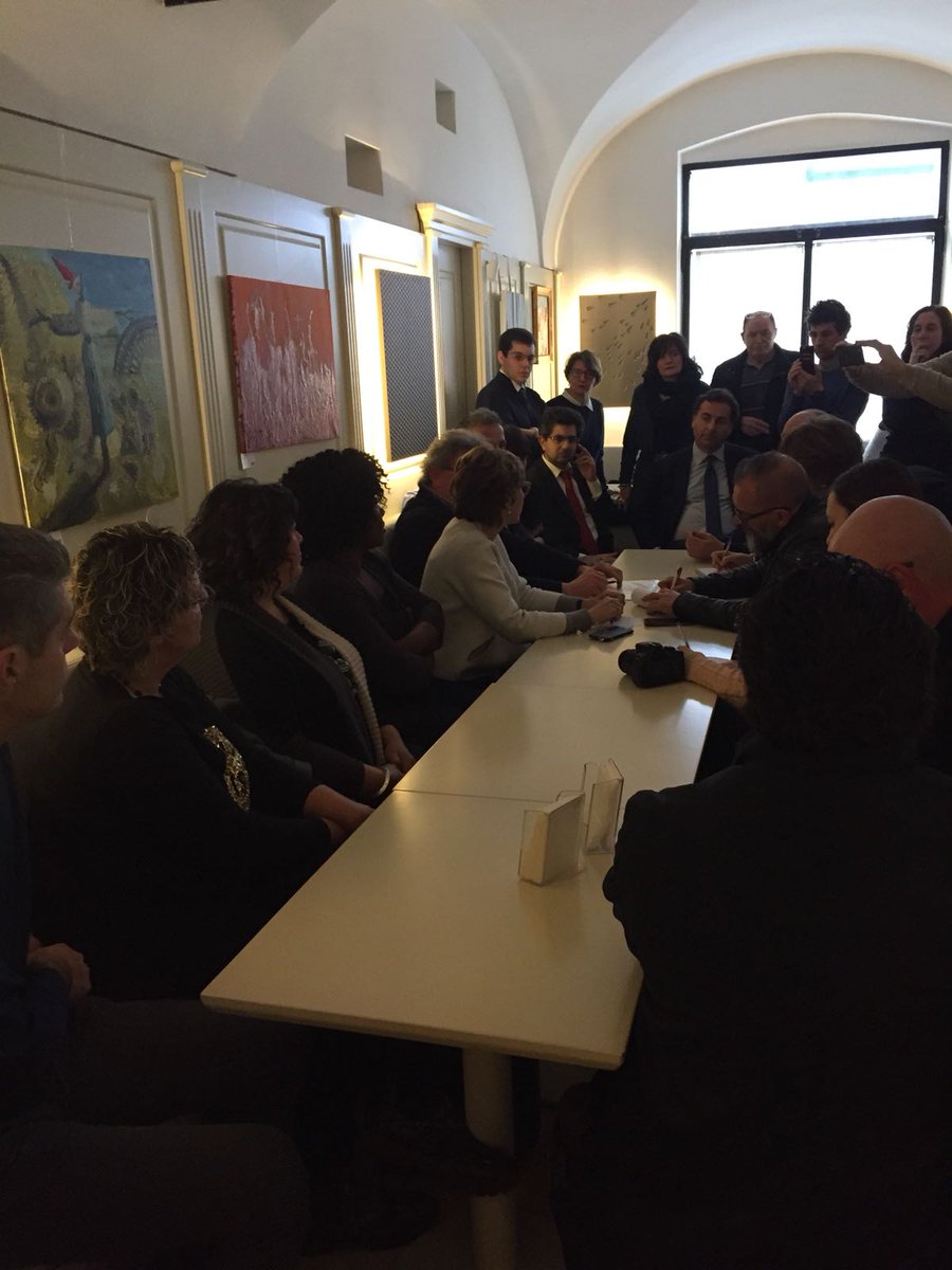 angelo_capelli's tweet photo. Oggi in varie città lombarde abbiamo presentato le liste di #CivicaPopolare #Lorenzin Puntiamo su #competenza, #qualità persone, #capacità di lavoro e #sacrificio. No a voto per #vendetta e a ricerca #consenso immediato https://t.co/UxnUfkVOBg