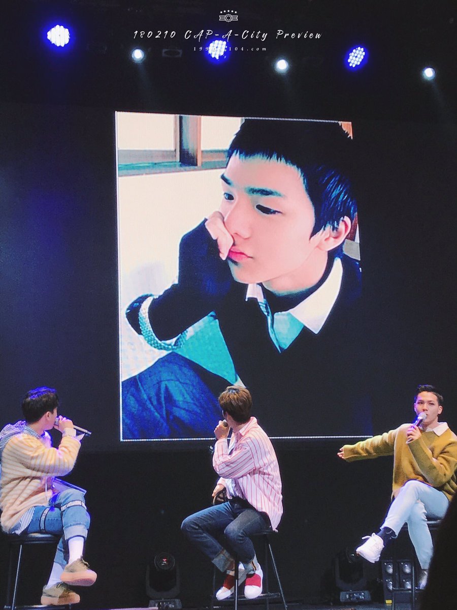 รูปนี้ตอนพี่แคปอยู่ม.4ค่ะ พี่แคปบอกว่าตอนนี้หล่อสุดแล้ว แล้วน้องๆก็แซวพี่กันใหญ่เลย
นีแอล:ฮยองทำไมตาเล็กจัง
แคป:อย่าว่าพ่อชั้นซิ
///555555555
Creditรูป <a href="/capacity921104/">CAP-A-City</a>