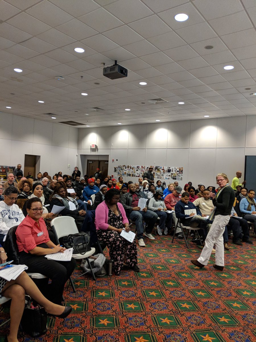 stasiaross's tweet photo. More than 100 people @ #Finest15 in Hyde Park! Thanks to Laura Costello of @SLDevelCorp @EBT_STL #DeannaMiller of @StateFarm @ulstl @stlcomptroller #PeoplesCommumityActionCorp #HydeParkNeighborhoodAssociation @SLACO314 Next one is 6/2 @LydaKrewson @iPRB https://t.co/Uecs2duCOt