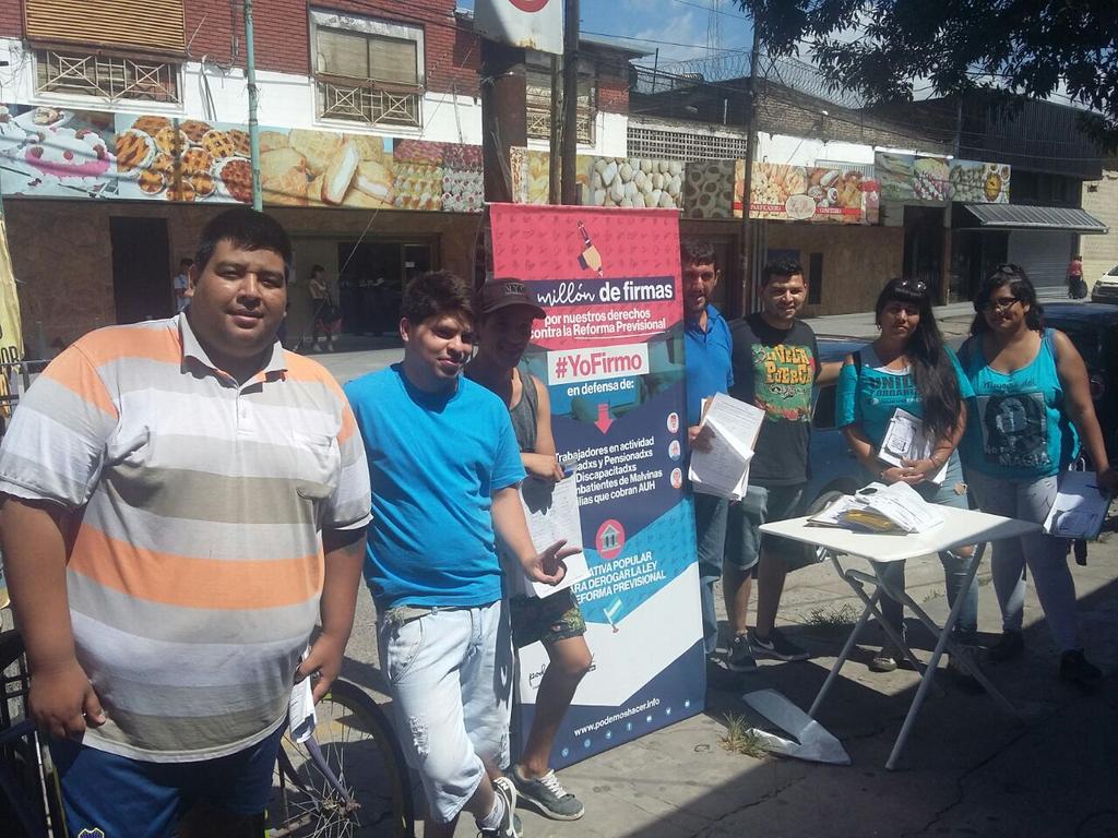 UyOLomas's tweet photo. #FirmazoDeCarnaval en Claudio de Alas y Recondo, en Ing. Budge, Lomas de Zamora #Firmazo https://t.co/ZS1w9UGLUy