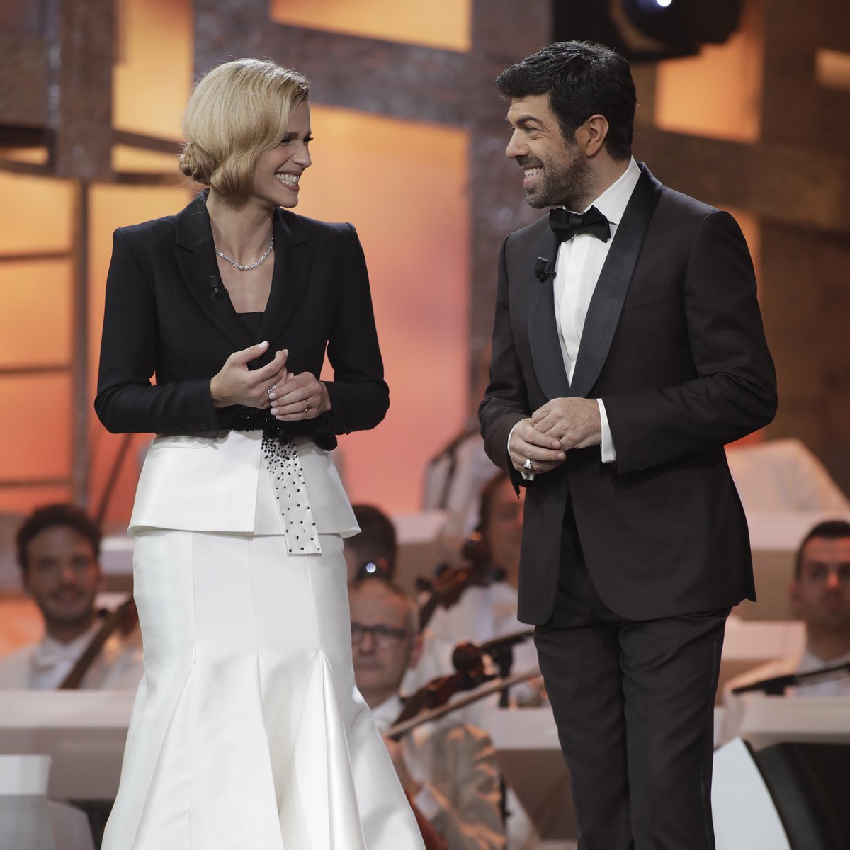 pfavino's tweet photo. Si sta per chiudere questa avventura. Questa donna è stata la mia colonna, la mia amica, la luce quando si faceva buio. Grazie Michelle! #Sanremo2018 https://t.co/hdhkvnaZGn