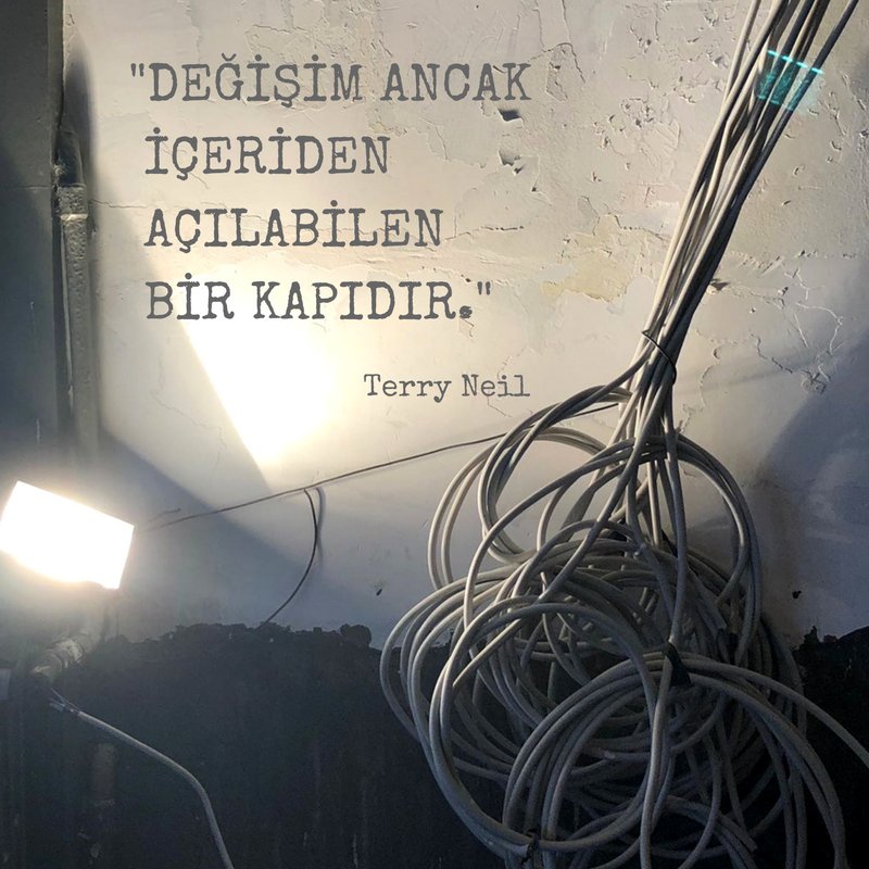 “Değişim ancak içeriden açılabilen bir kapıdır.” Terry Neil
Şubat bizim için değişim ayı; Mart yepyeni başlangıçlar getirsin diye! 
#kapıankara