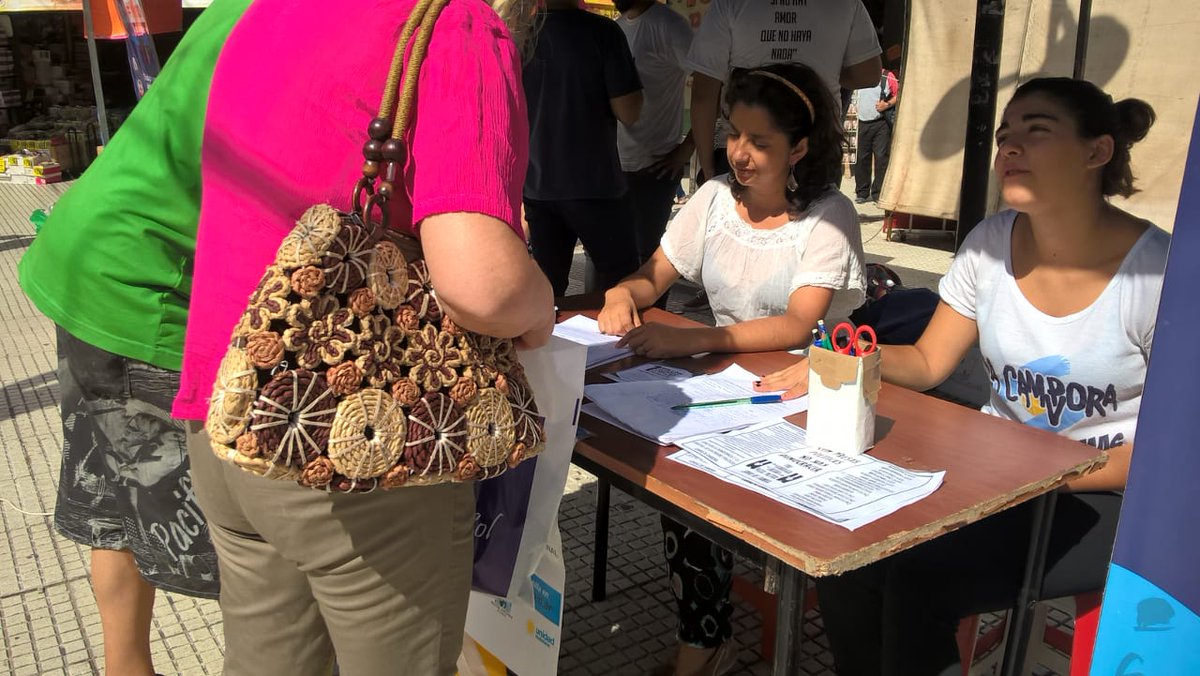 UyOLomas's tweet photo. #FirmazoDeCarnaval ¡¡¡por #UnMillondeFirmas contra la Reforma Previsional!!! #Firmazo https://t.co/KS8ND5dUoC