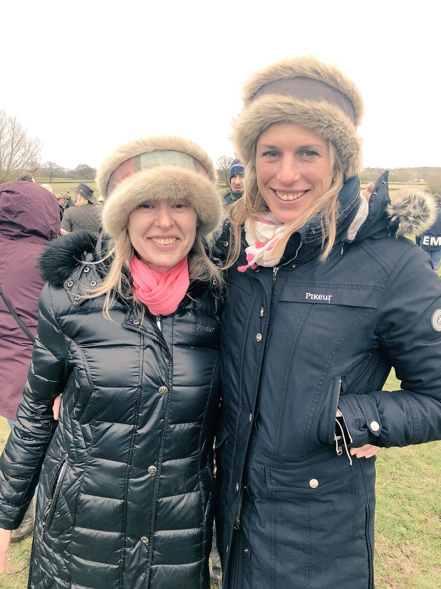 ClaireDeuten's tweet photo. @AnnabelBrocks #keepingwarm #goldenbutton @pikeurUK #coats #warmthneeded https://t.co/8Dvbuj9qfp